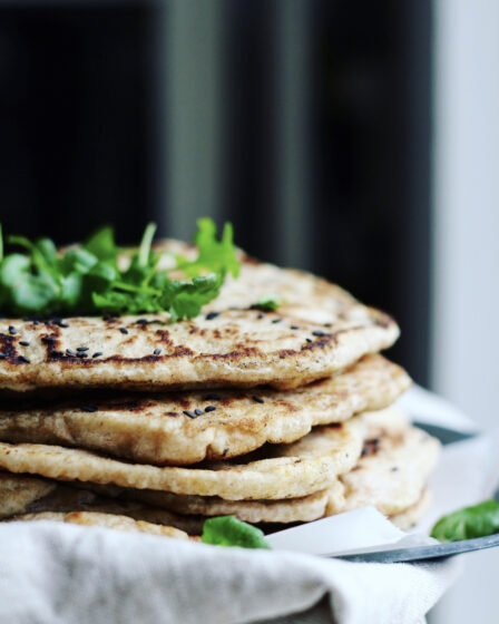 Naan med fuldkorn og hvidløg