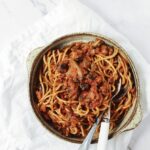 Champignon puttanesca ~ vegetarisk pasta puttanesca