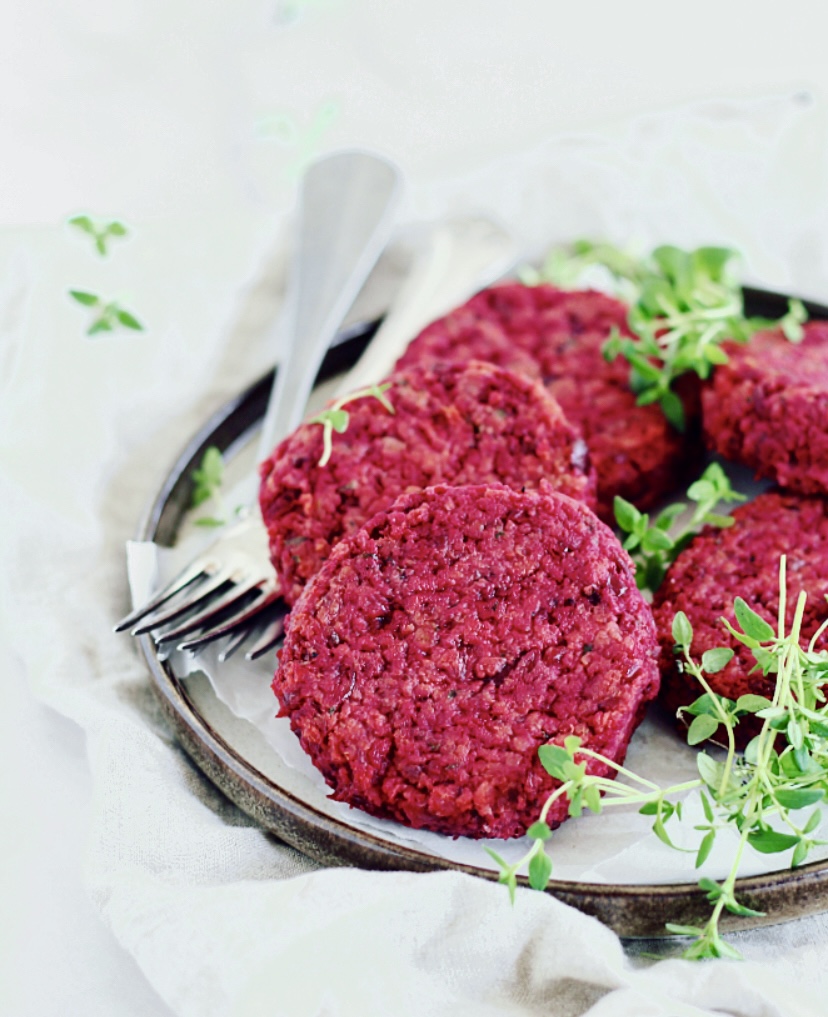 Rødbedebøffer med bønner