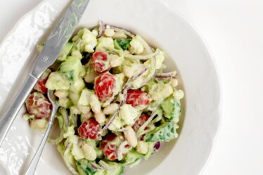 Chunky salat med avocadocreme