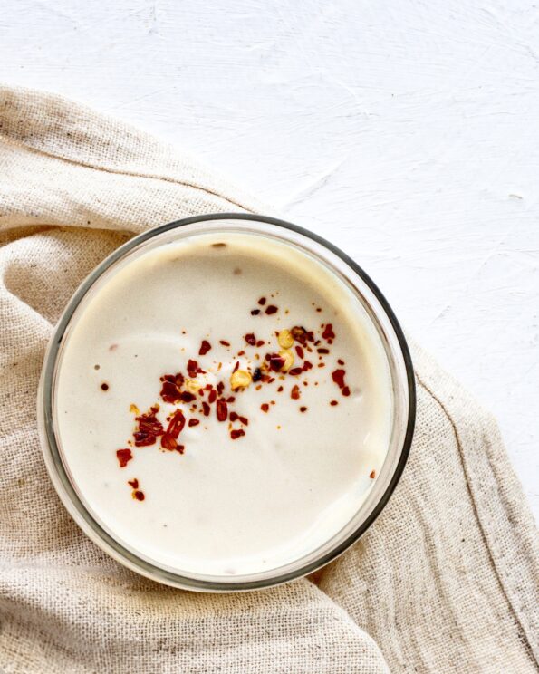 Perlecouscoussalat med falafler og tahindressing Tahindressing