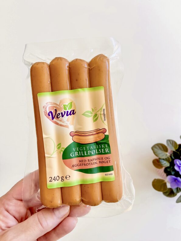 Vegetarisk pølsegryde med kål Vegetarpølser Pølser