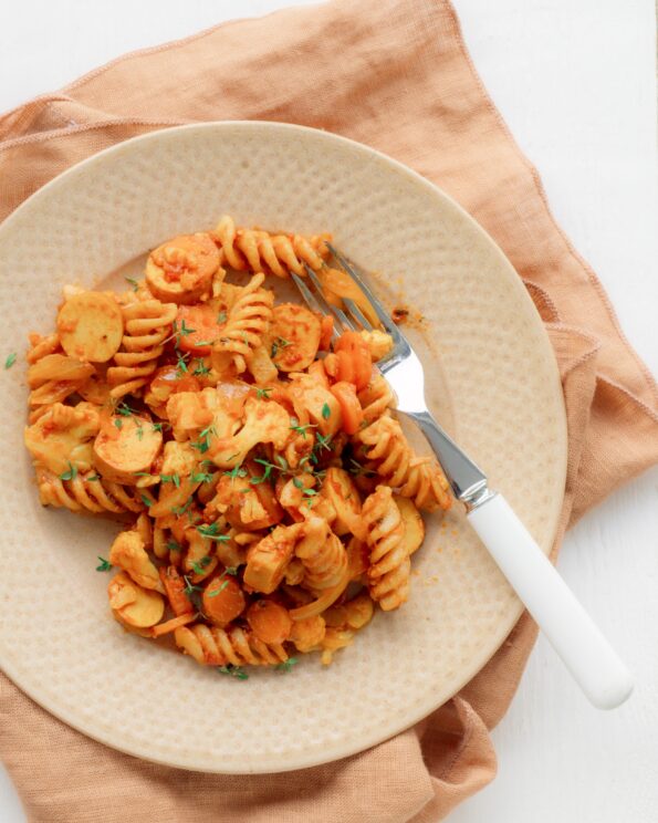 Vegetarisk pølsegryde med kål