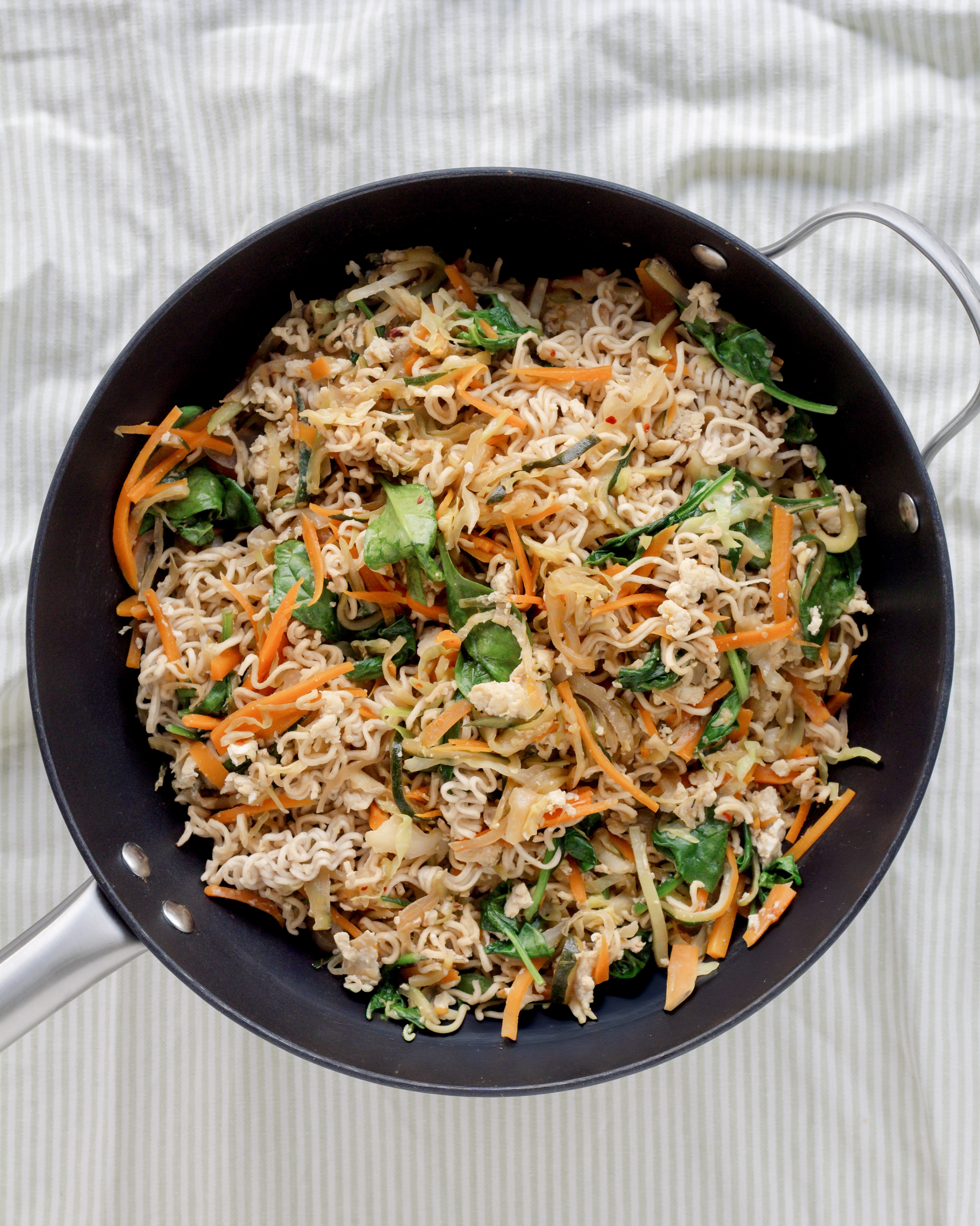 Vegetarisk pad thai med æg